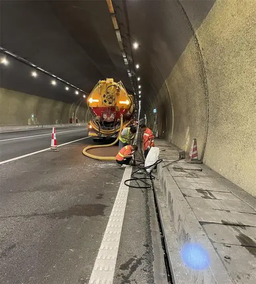 闽清隧道排水渠清淤